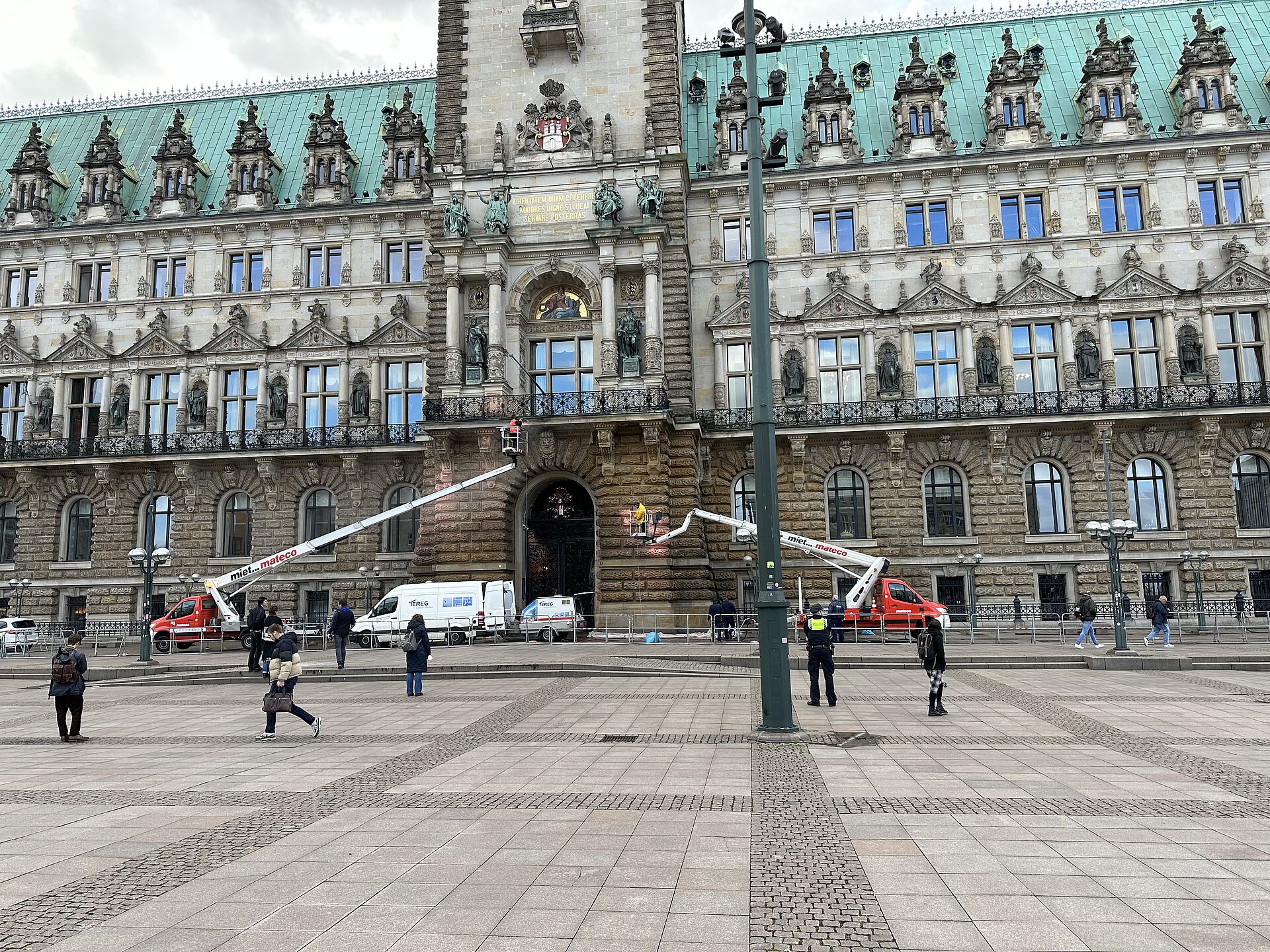 Hamburger Rathaus _Farbanschlag 30.03.2023