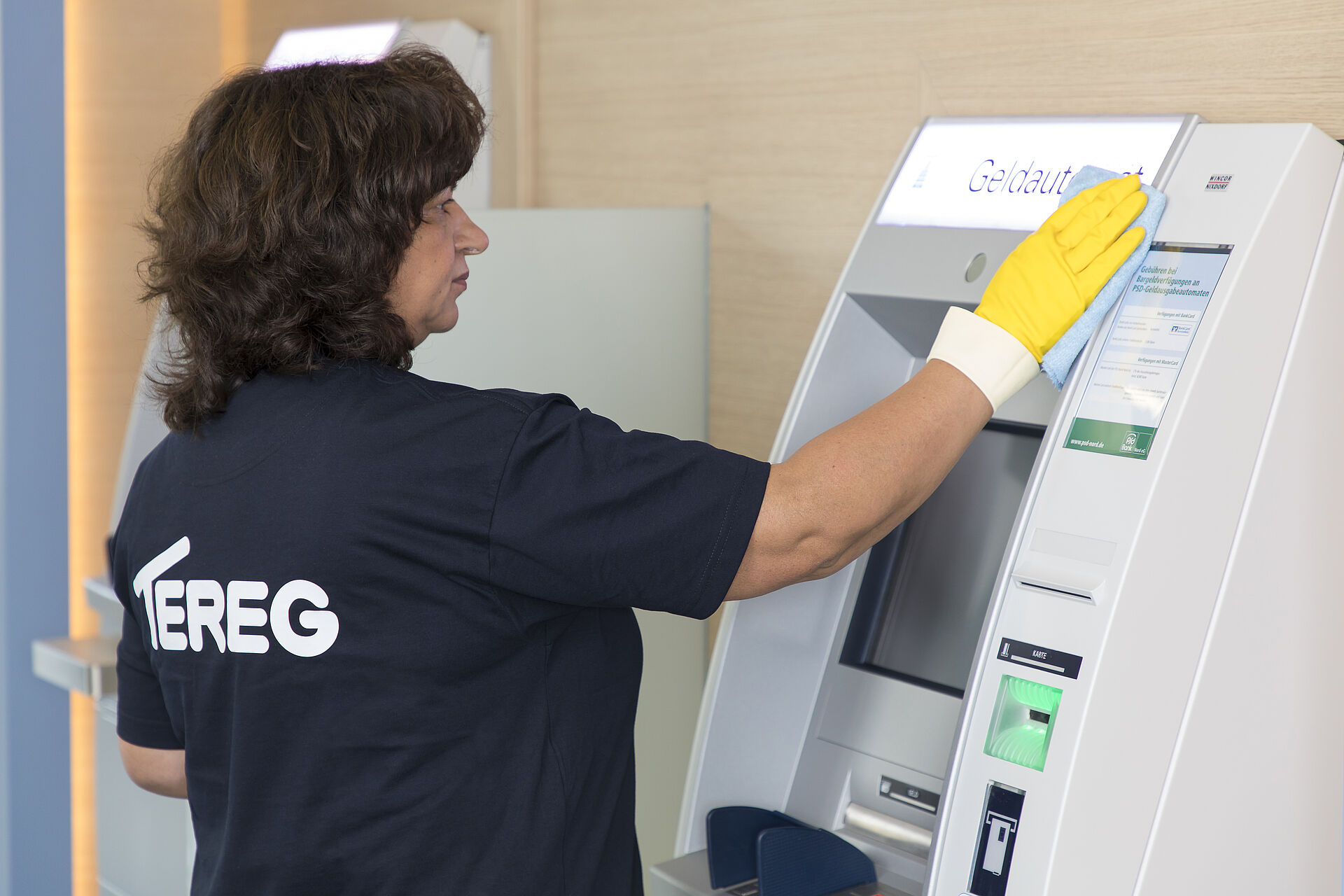 Reinigung eines Bankautomaten